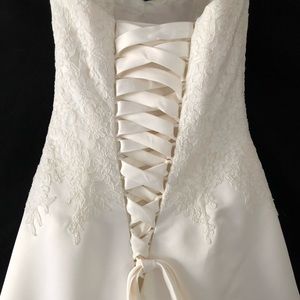 Brand new strapless ivory wedding dress